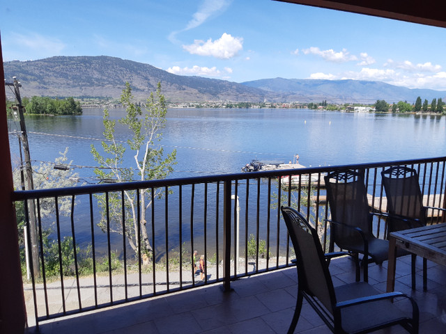 Osoyoos  Lakefront Penthouse- in British Columbia