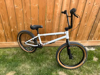 GT Wise BMX bike In excellent condition. Barely used!!!! Bike is for adults or kids Please let me kn...