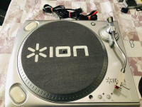 ION TTUSB TURNTABLE WITH 33 & 45 RPM WITH USB CABLE & RCA CABLE