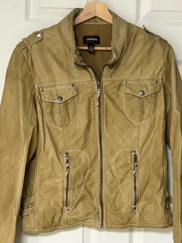Danier Leather Jacket Women’s in Women's - Tops & Outerwear in Sudbury - Image 5