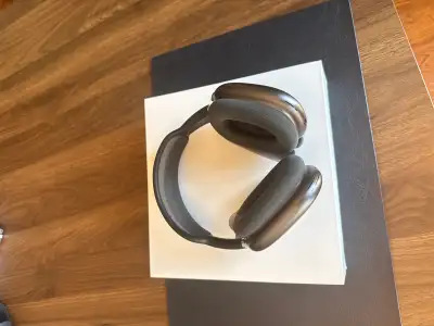 AirPods Max (1re génération) – Comme neufs – 300 $, View more