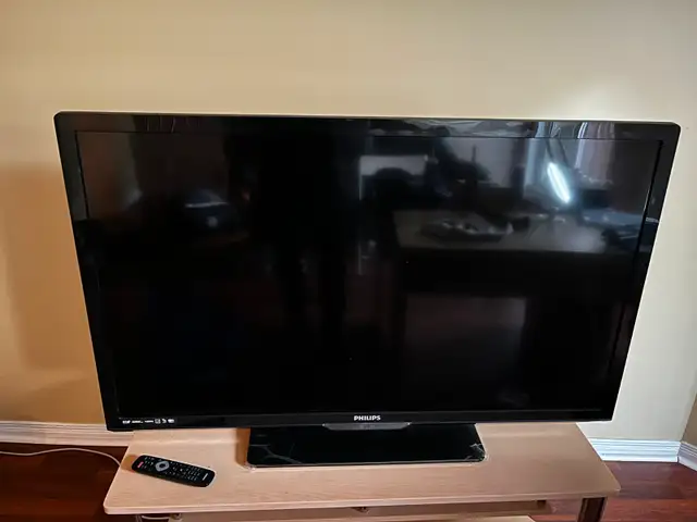 50" Philips smart TV for sale in TVs in Ottawa - Image 2