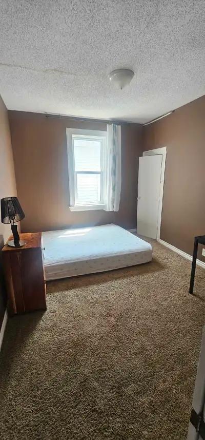 Bedroom for Rent - Shared Living Space near U of Winnipeg!