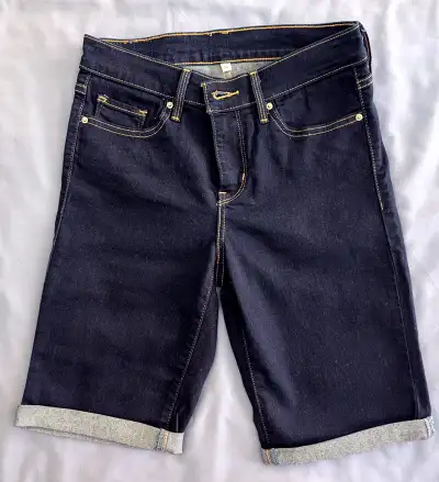 Womans Levis Bermuda Shorts, Size 26 waist, View more