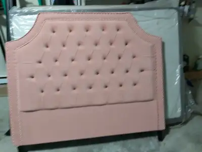 A vendre un jeu de lit complèt double $ 380, View more