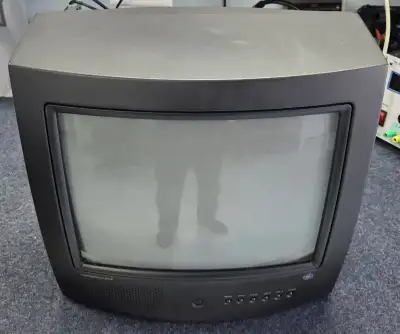 Téléviseur CTR (Vintage) GE 14 pouces, Fonctionnel Télécommande incluse Location: Rimouski Ne peut ê...