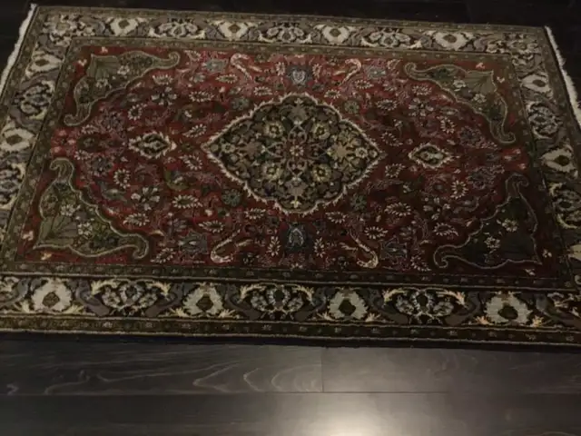 Handmade Persian Rug for Sale [5 feet by 3.5 feet] in Rugs, Carpets & Runners in Markham / York Region - Image 4