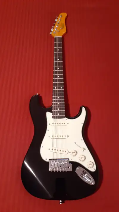 *LIKE NEW OSCAR SCHMIDT (WASHBURN) 24" SCALE STRAT TYPE GUITAR*, View more