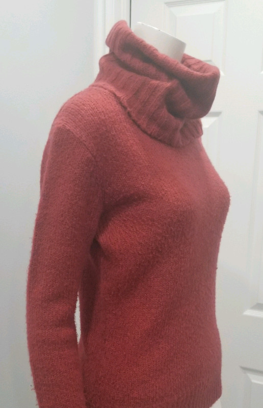GUC - Women's Jacob Connexion Red Chunky Turtleneck Sweater Sz S in Clothing in Oshawa / Durham Region - Image 2