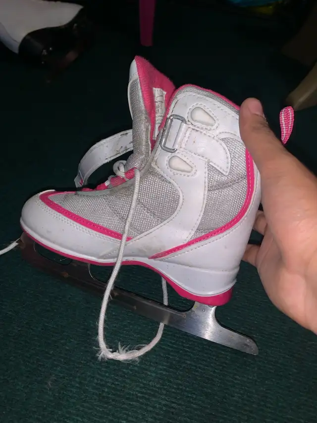 Kids Junior 1  Skates  in Skates & Blades in Mississauga / Peel Region - Image 4