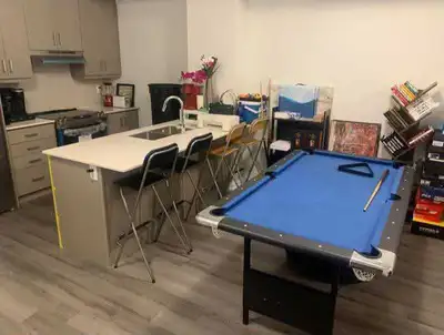 Private Room – Downtown Vaughan Private bedroom in clean, well-maintained home Ideal for working pro...