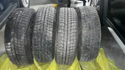 - Model: Michelin X-Ice Xi3 - Size: 205/65 R15 99T - 4 tires with steel rims - Very good condition -...