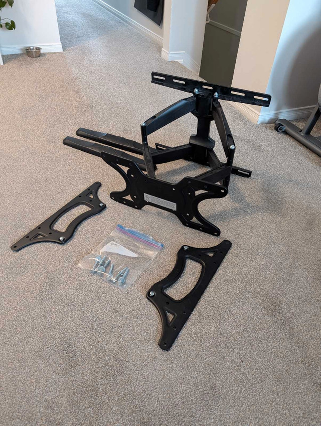 TV Mount in Video & TV Accessories in Ottawa