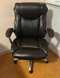 Black Office Chair with Adjustable Headrest (Lazy Boy)