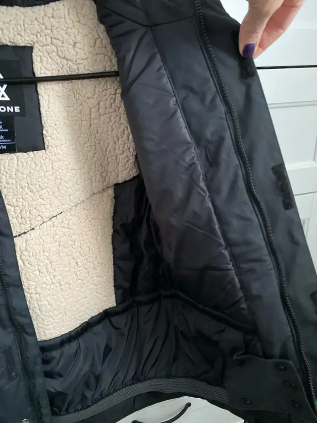 youth size 8 snowboard jacket in Kids & Youth in London - Image 5