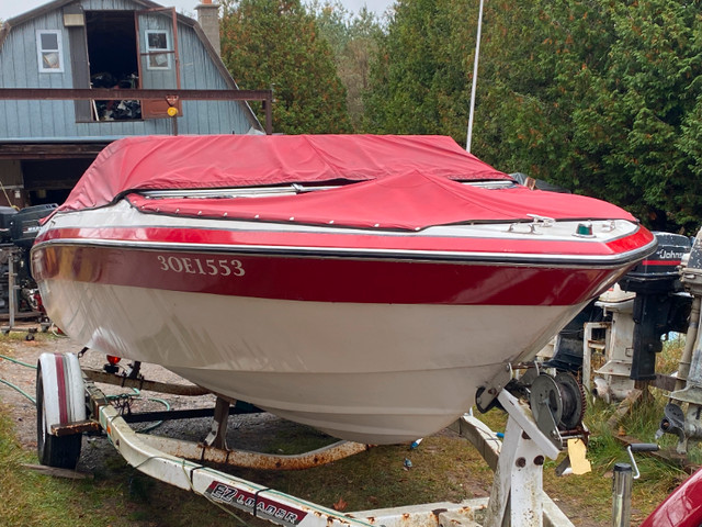 20-foot Bonito bowrider with trailer in Powerboats & Motorboats in Barrie