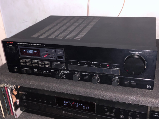 Luxman R114 Hundred watt stereo receiver in Stereo Systems & Home Theatre in London - Image 2