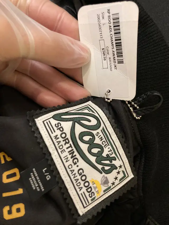 RAPTORS ROOTS CHAMPIONSHIP JACKET NBA 2019 NEW LARGE in Men's in Markham / York Region - Image 4