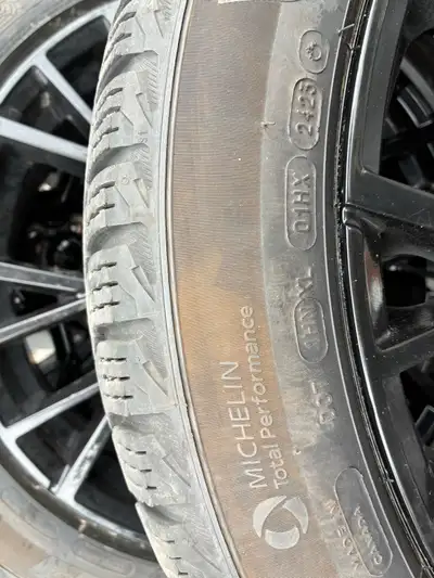 Michelin winter SUV Tires. 265/45 R21. Black Rims, used 2 winter seasons