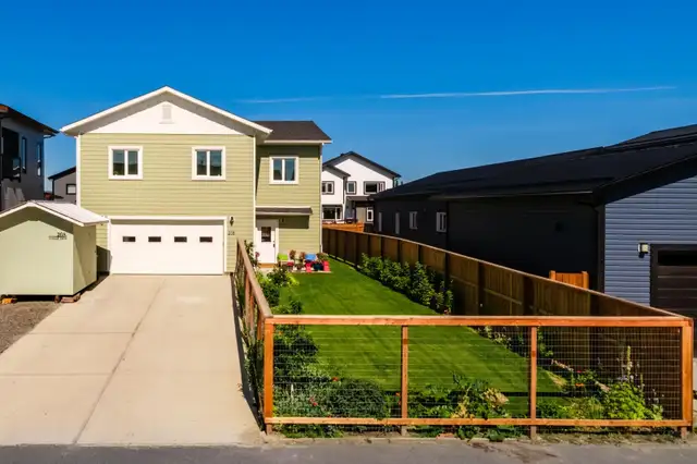 Open House Nov 23 1-3 PM - Bright Sunny 4 BR home FSBO in Houses for Sale in Whitehorse - Image 3