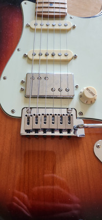 Guitar Fender Player Plus Stratocaster HSS mn 3 tone sunburst