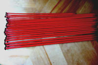 10 paires d'aiguilles à tricoter en plastique de couleur rouge