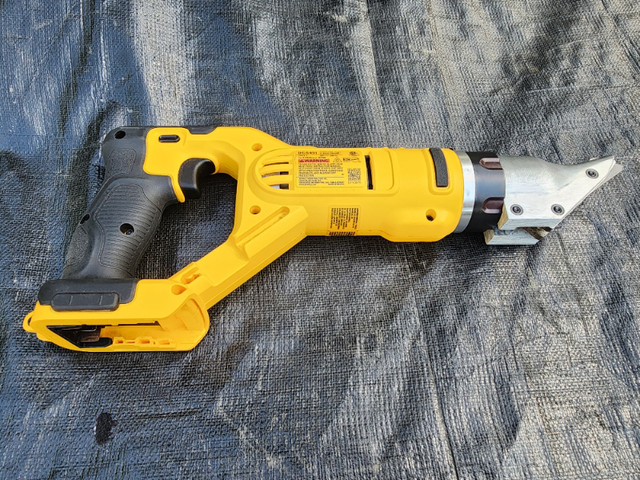 DEWALT 20V MAX Lithium-Ion Cordless 18-Gauge Swivel Head Shear in Power Tools in Windsor Region