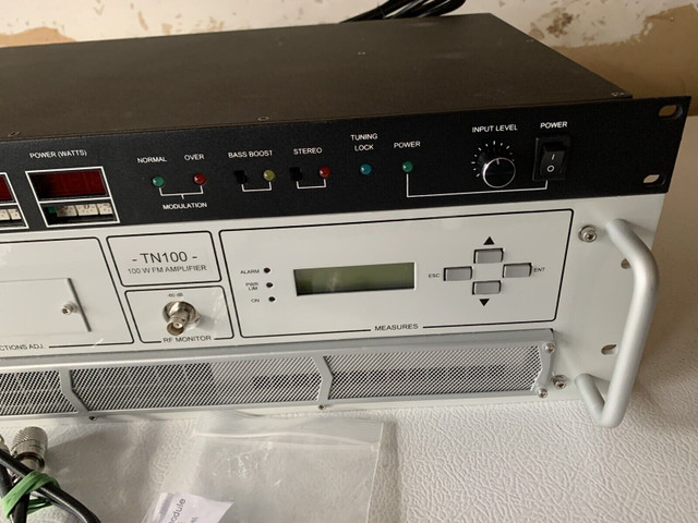 Decade TN100/1W - 100-Watt Amp & Decade FM-850  Transmitter in Other in Oshawa / Durham Region - Image 3