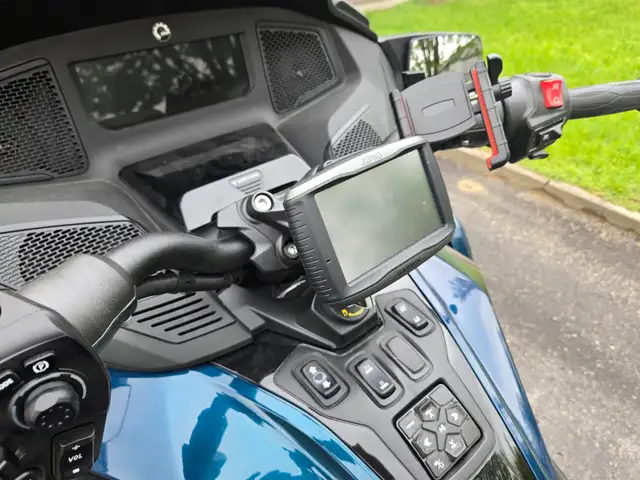 MOTO GPS SANS-FIL GARMIN in Other in Laval / North Shore - Image 9