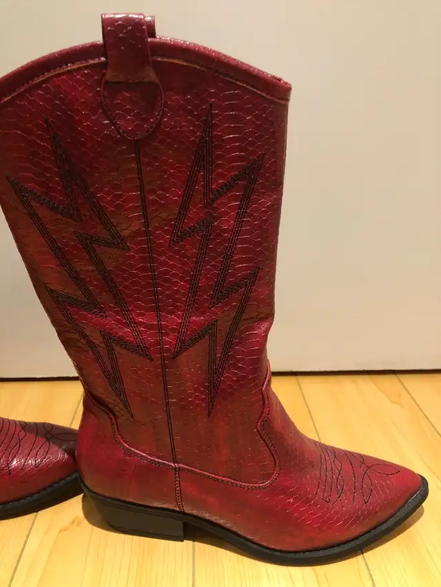 New Red/Rouge woman’s cowboy boots size 8 in Women's - Shoes in City of Toronto - Image 4