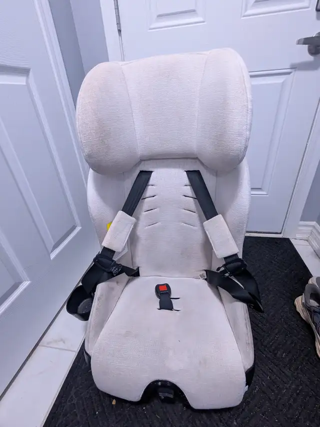 Foonf car seat (clek brand) in Strollers, Carriers & Car Seats in Oakville / Halton Region - Image 2