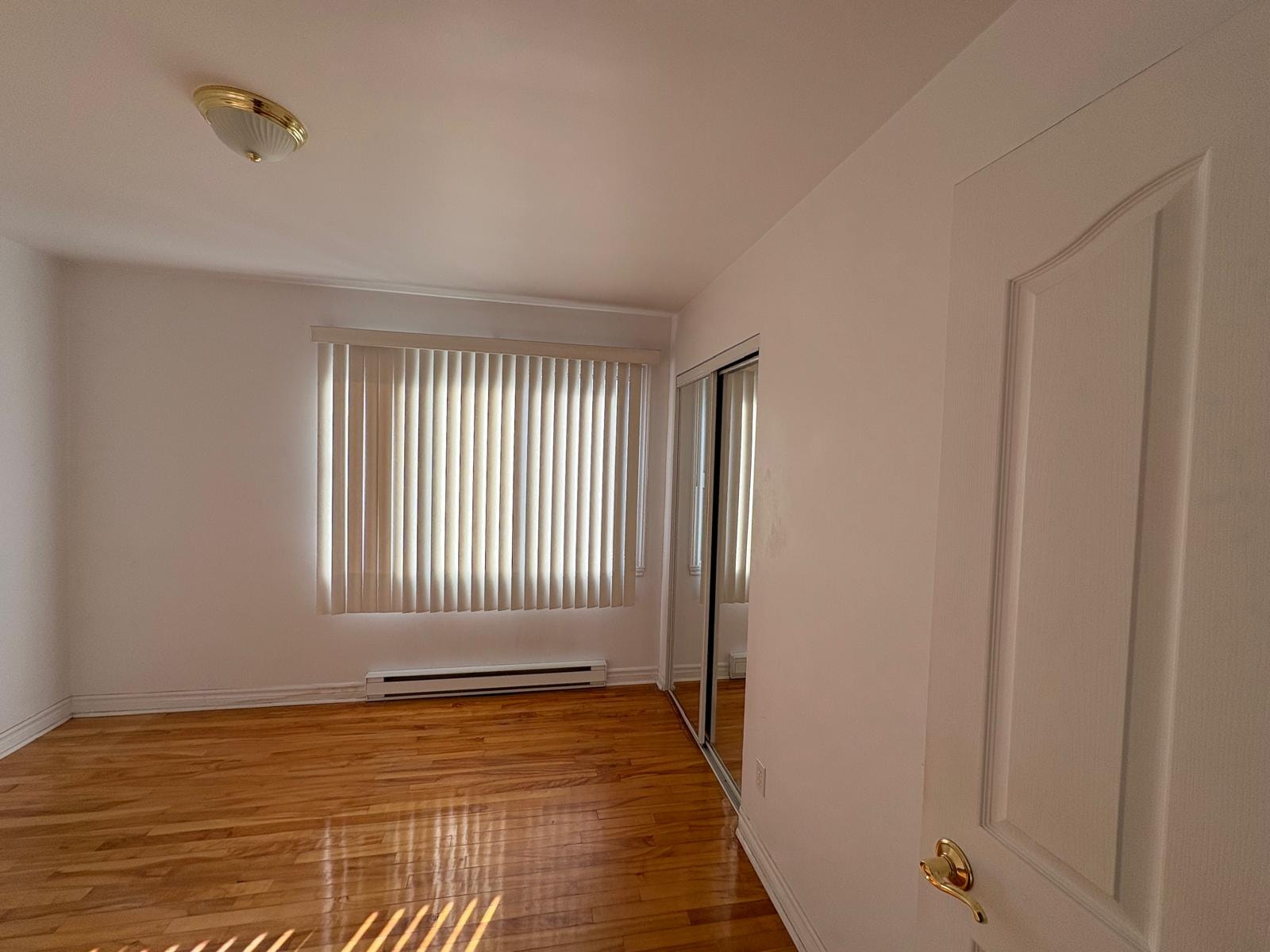 Grand appartement 5 1/2  a louer — photo 3