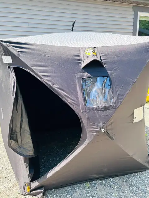 Fishing Tent in Fishing, Camping & Outdoors in Prince George - Image 3
