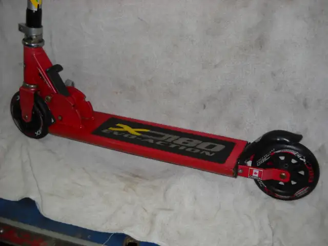 EVO Action XN80 Scooter. Red/Black. Large Wheels.