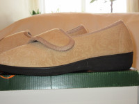 New Naturalizer Slippers Women Size 8