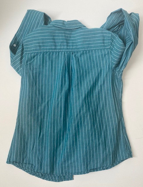 Liz Claiborne 100% Cotton Women's Medium Shirt in Women's - Tops & Outerwear in Calgary - Image 3