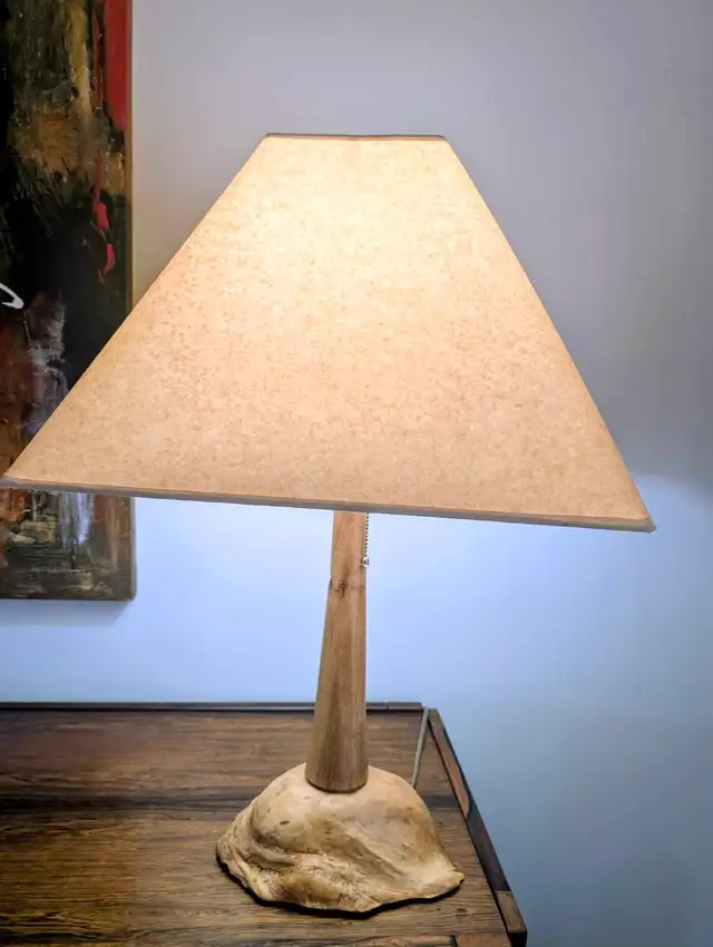 Vintage Mid-Century Modern Burl Wood Table Lamp w/ Amber Pyramid in Home Décor & Accents in Ottawa - Image 4