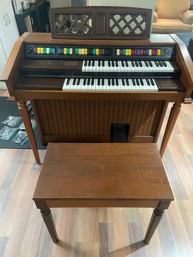 Organ Lowrey Magic Genie 44 in Pianos & Keyboards in City of Toronto
