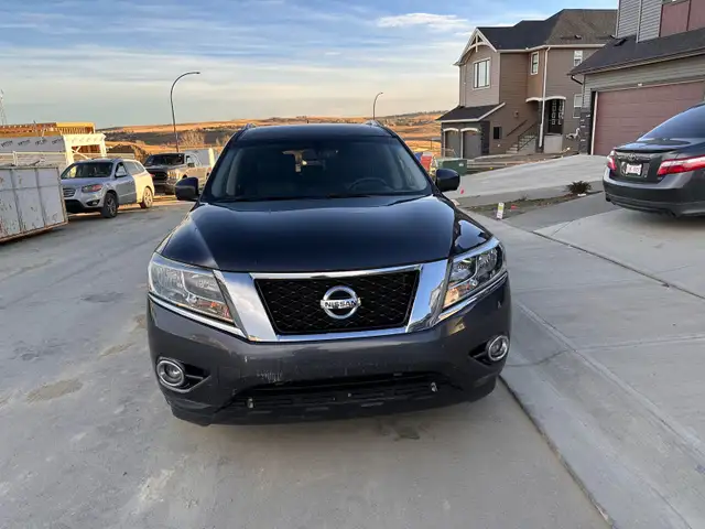 2014 Nissan Pathfinder Platinum Premium – Fully Loaded