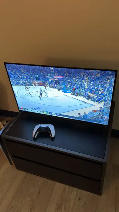 URGENT!: Hello, I’m moving tomorrow and URGENTLY need to sell this TV. The TV is in excellent condit...