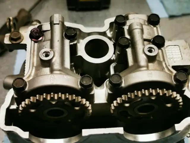 2004 Yz/Wr 450f head and top end parts in Motorcycle Parts & Accessories in Red Deer - Image 2