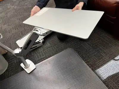 Laptop sit stand workstation