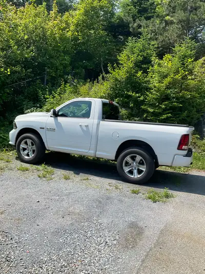 Ready lift kit, Bilstein shocks, rust checked yearly, Michelin Defender LTX M/S tires new 53,368 km,...