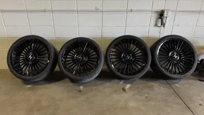 285/30/22 New rims Gianna and tires Fortis T5 Maxtrek, used only for two months on a BMW x3 and sold...