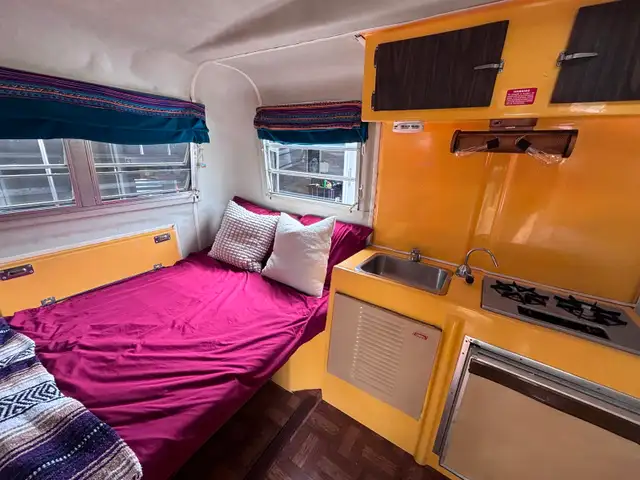 1973 Trillium 1300 | Bunkbed Model | Working Original Appliances in Travel Trailers & Campers in Delta/Surrey/Langley - Image 10