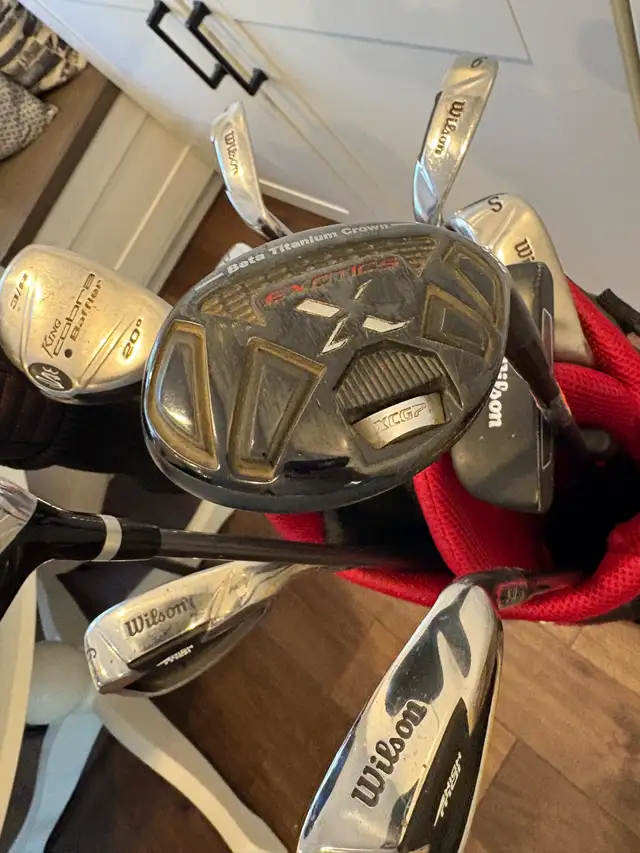 women’s right handed Wilson golf clubs and bag in Golf in Guelph - Image 6