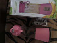 Portable and rechargeable USB charger juice blender mini pink