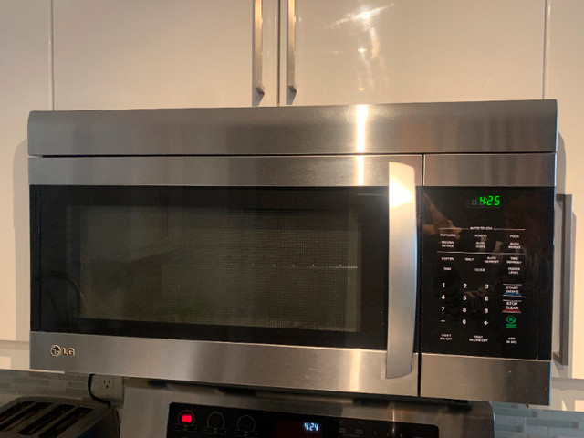 LG microwave in Stoves, Ovens & Ranges in Ottawa