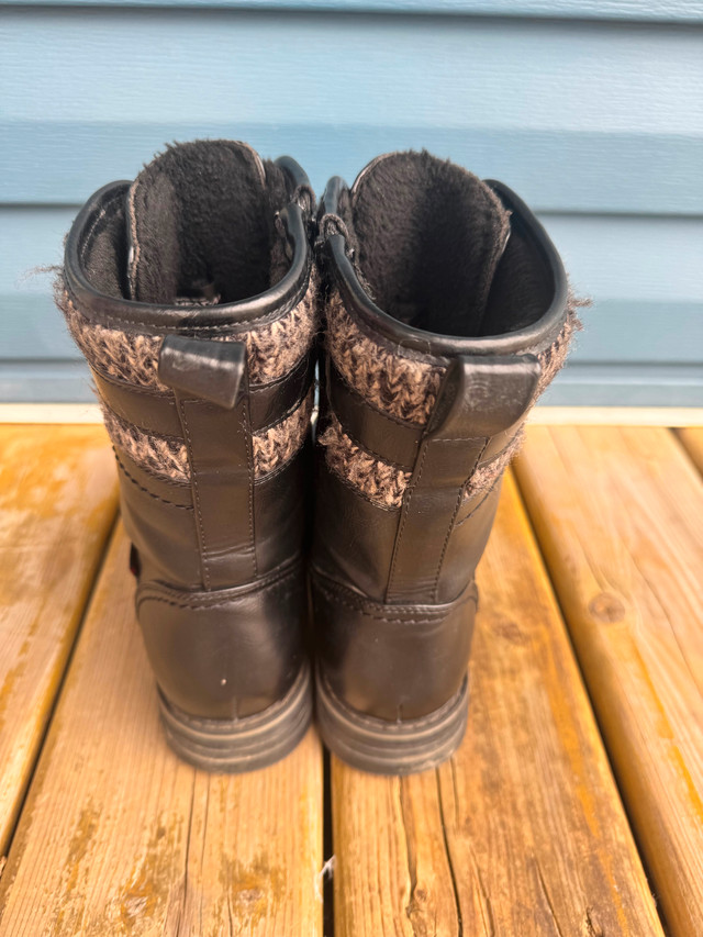 LADIES SIZE 7 WINTER BOOTS in Women's - Shoes in Lethbridge - Image 4