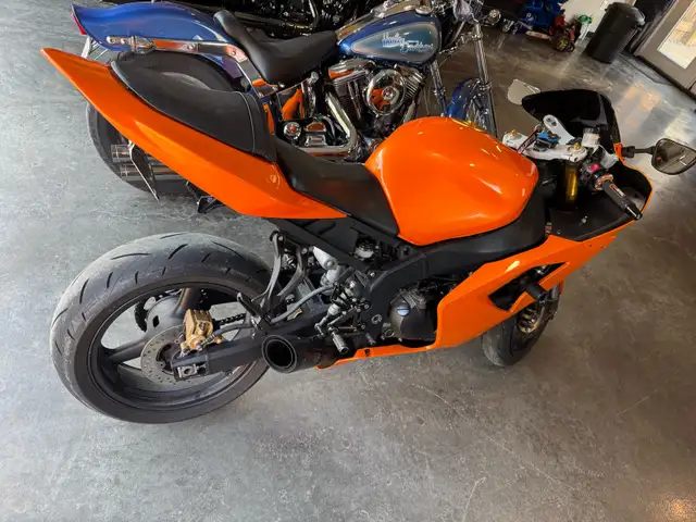 2004 Kawasaki zx6R (636) in Sport Bikes in Medicine Hat - Image 6